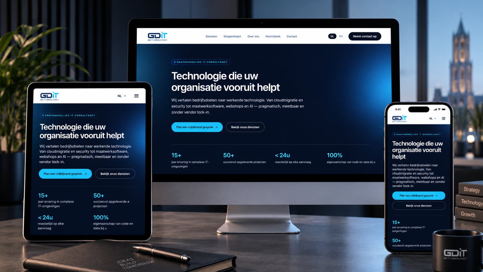 De homepage van GD IT-Consultancy op een desktop, een tablet en een telefoon: dezelfde donkerblauwe opening met de kop Technologie die uw organisatie vooruit helpt, waarbij de vier kerncijfers respectievelijk naast elkaar, in twee rijen en onder elkaar staan